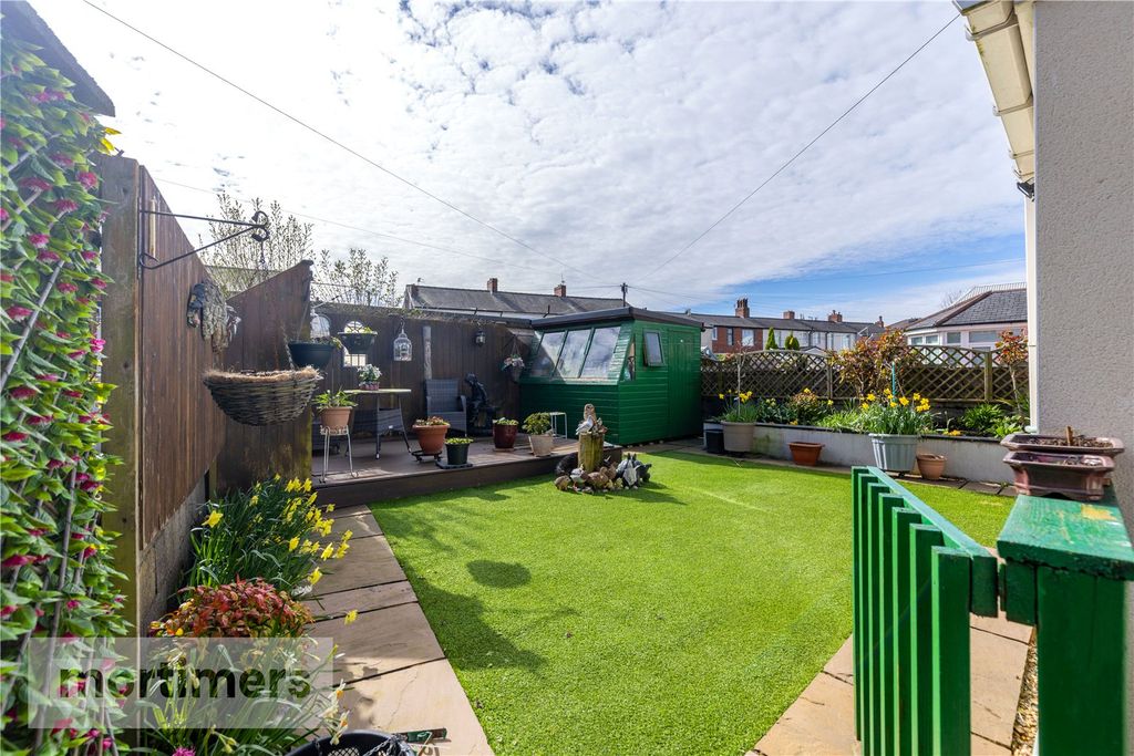 Property photo 3 of 21 Garden