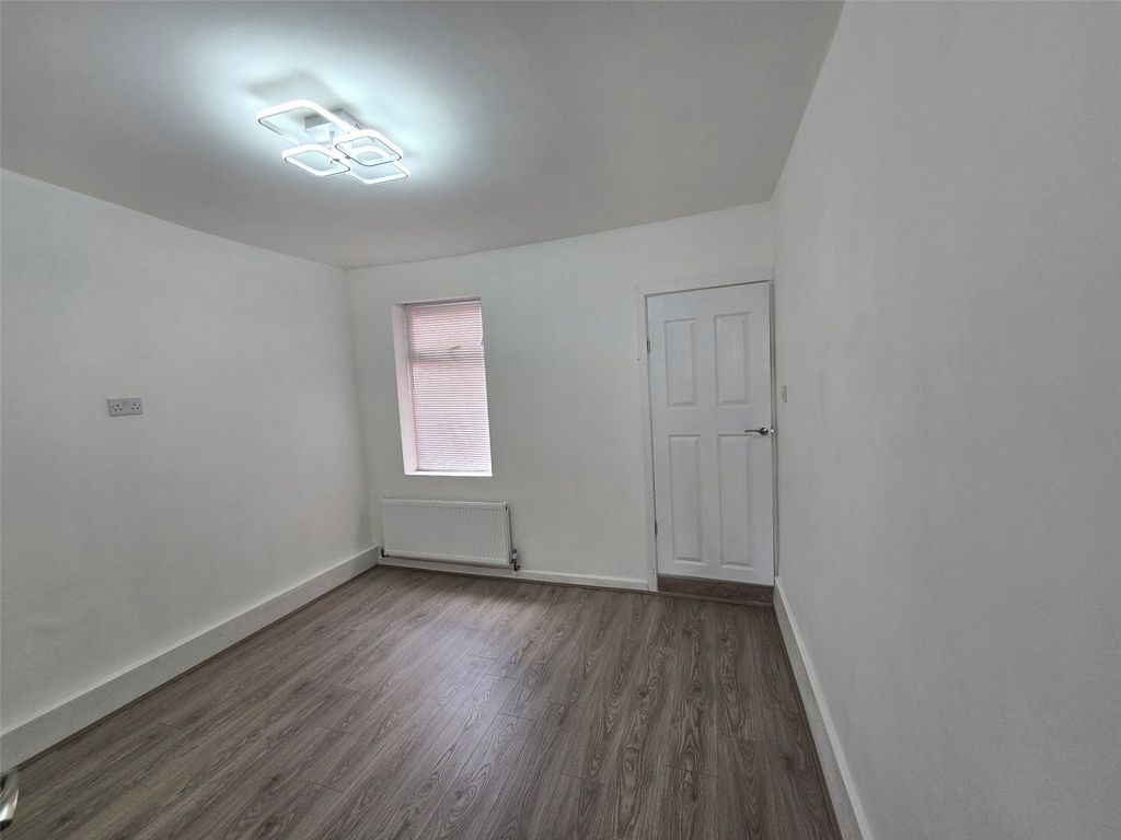 Property photo 3 of 10 Picture No. 27