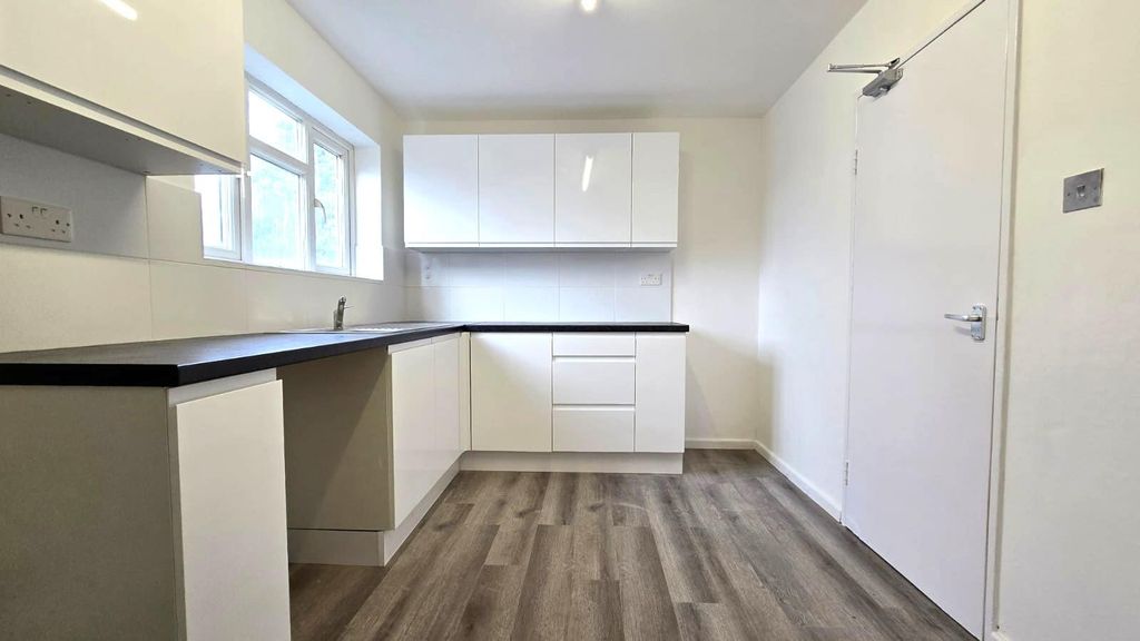 Property photo 2 of 11 64646499.Jpeg