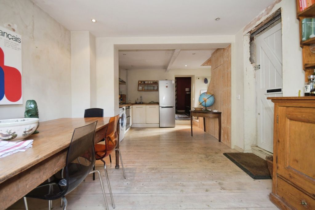 Property photo 3 of 17 Photo