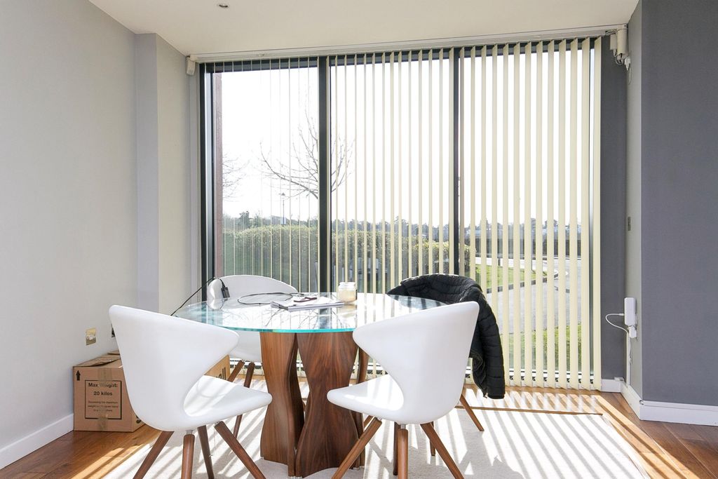 Property photo 3 of 14 Dining Area