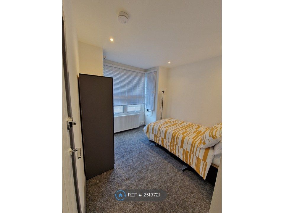 Property photo 3 of 12 En-Suite Room