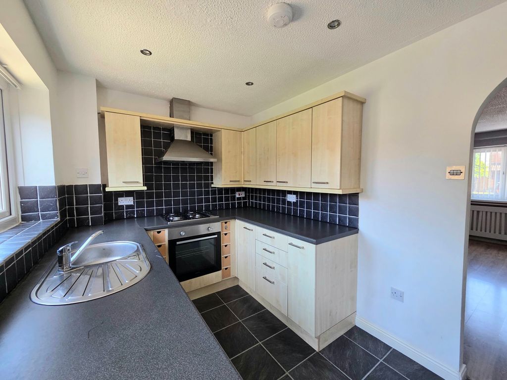Property photo 3 of 7 Kitchen