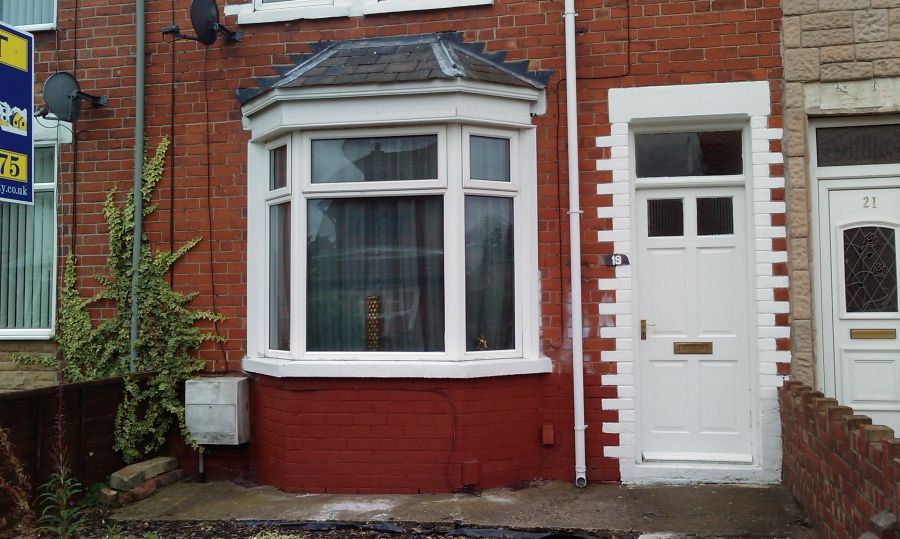 Property photo 1 of 9 A 3 Bedroom House In A Quiet Road With Off Street Parking For Rent.
