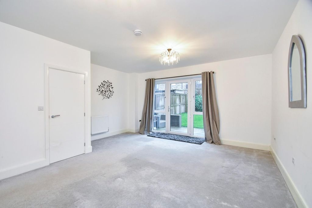 Property photo 3 of 15 3Fewstondrive-11.Jpg