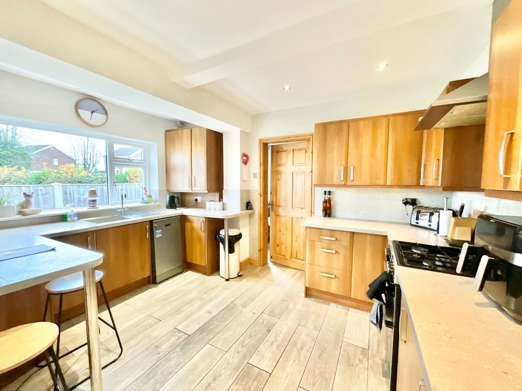 Property photo 2 of 32