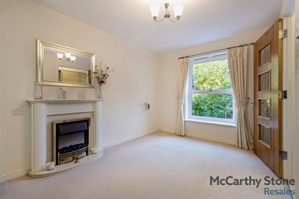 Property photo 3 of 39 8667667-Interior04-800.Jpg