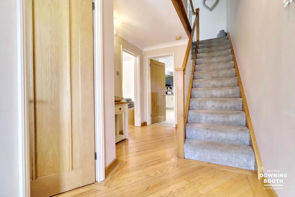 Property photo 2 of 39