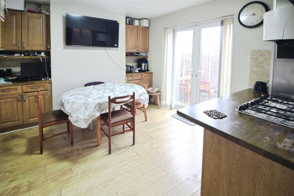 Property photo 3 of 15 Kitchen/Diner