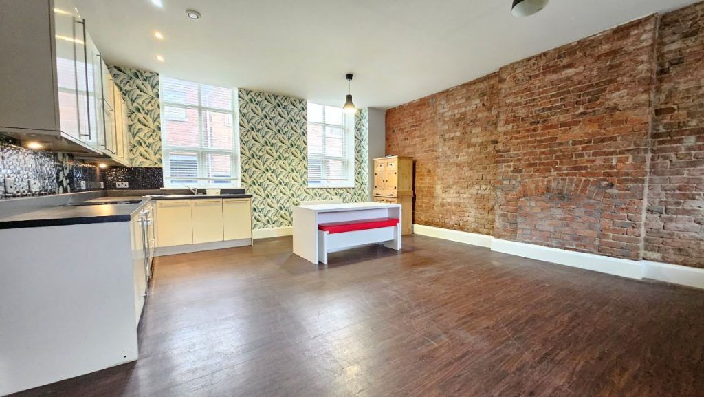 Property photo 2 of 12 3