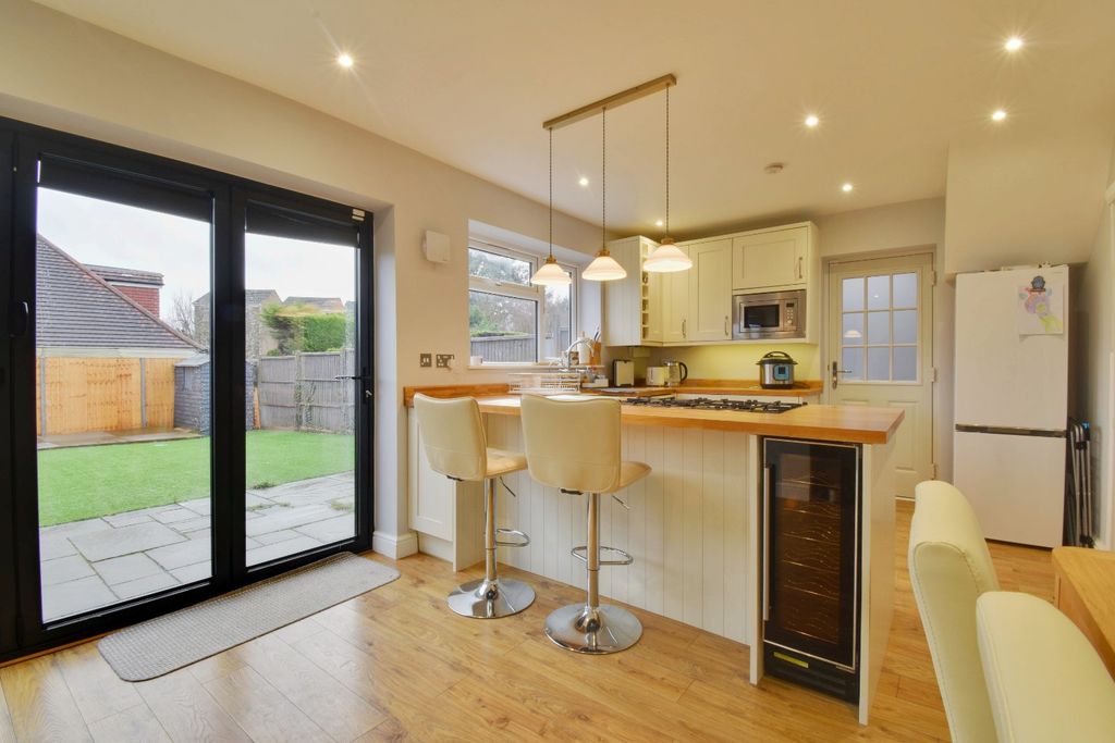 Property photo 2 of 13 Picture No. 11