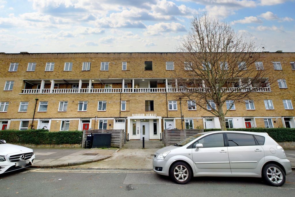 Property photo 1 of 12