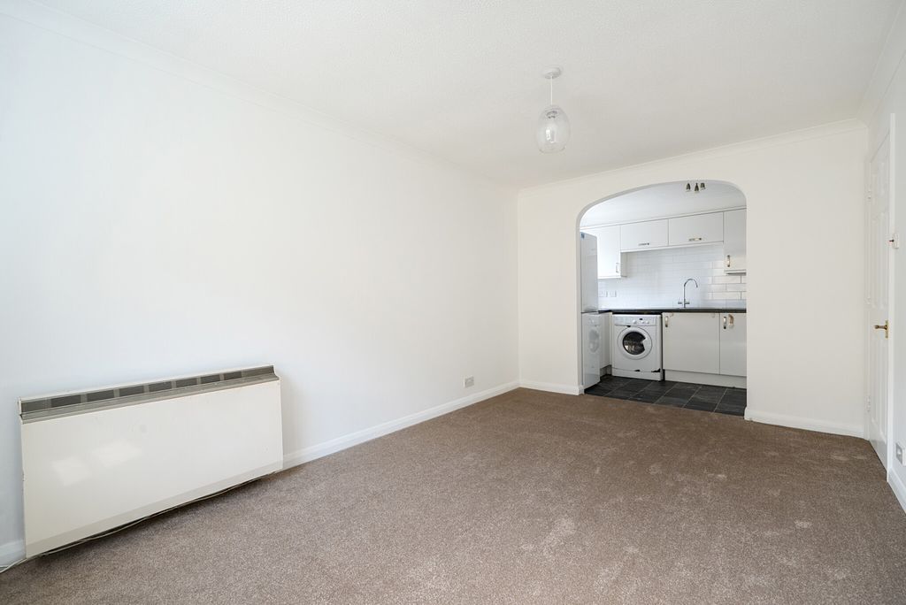 Property photo 3 of 10 1469933-11-6A1d56...
