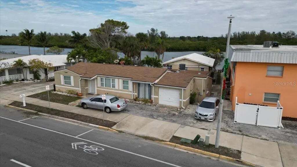 Property photo 1 of 4