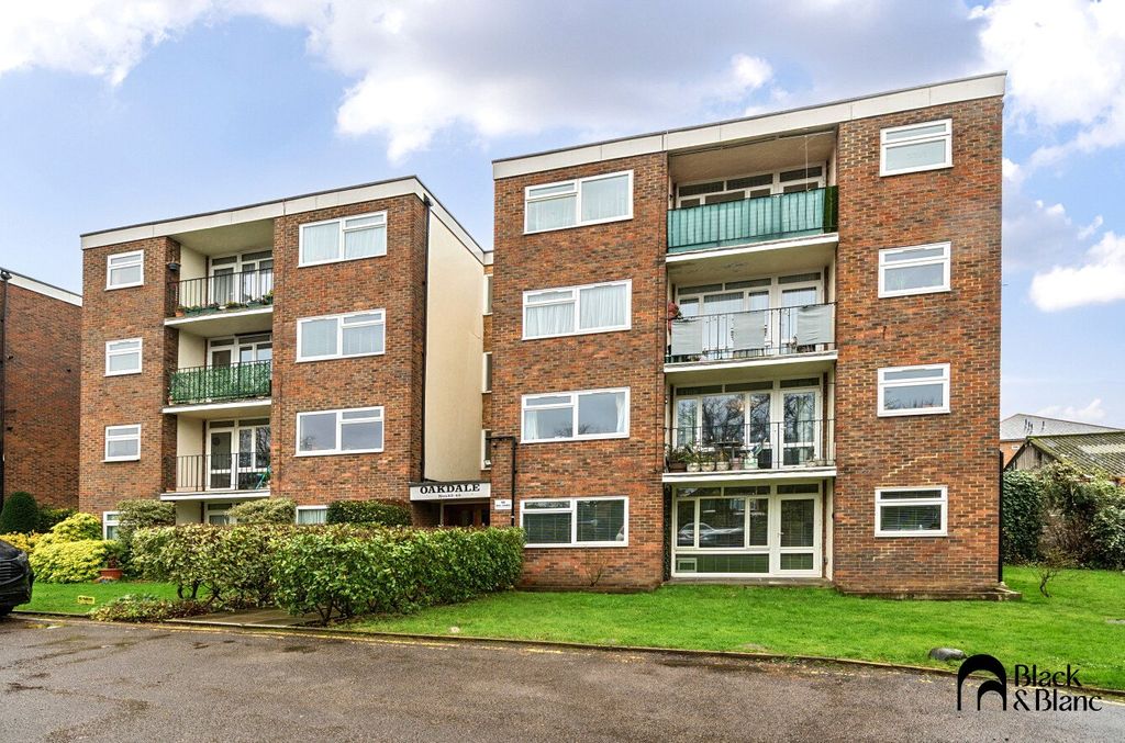 Property photo 1 of 18 External