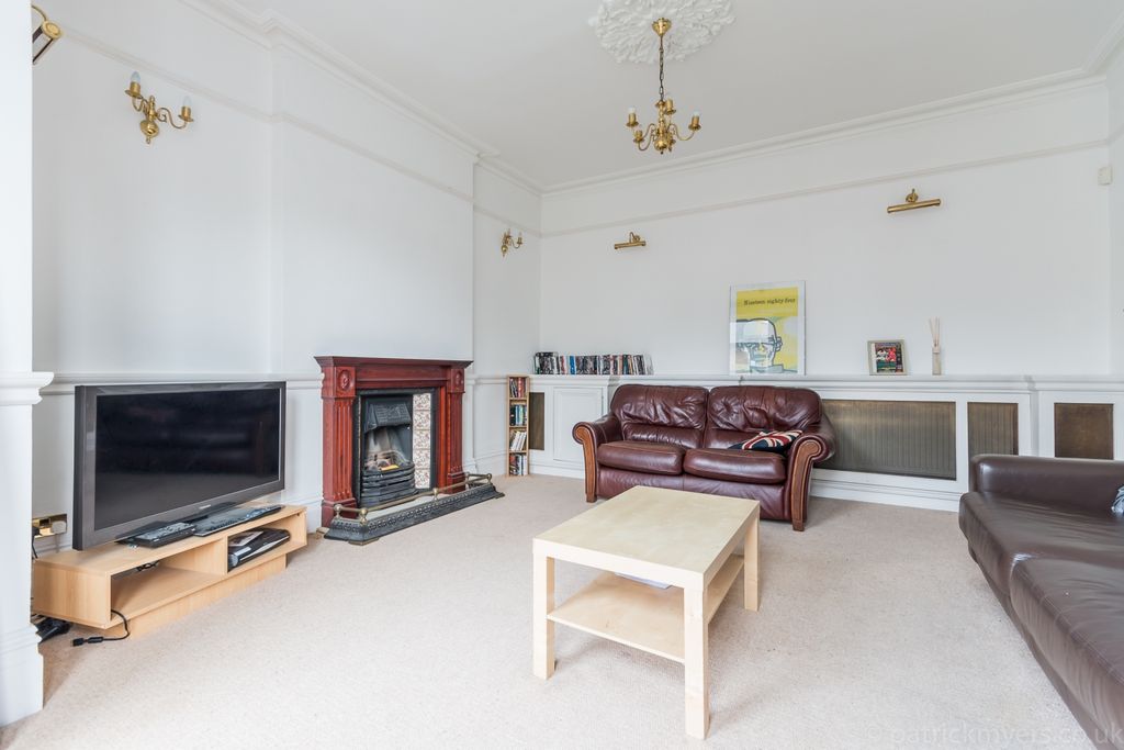 Property photo 2 of 20 Reception