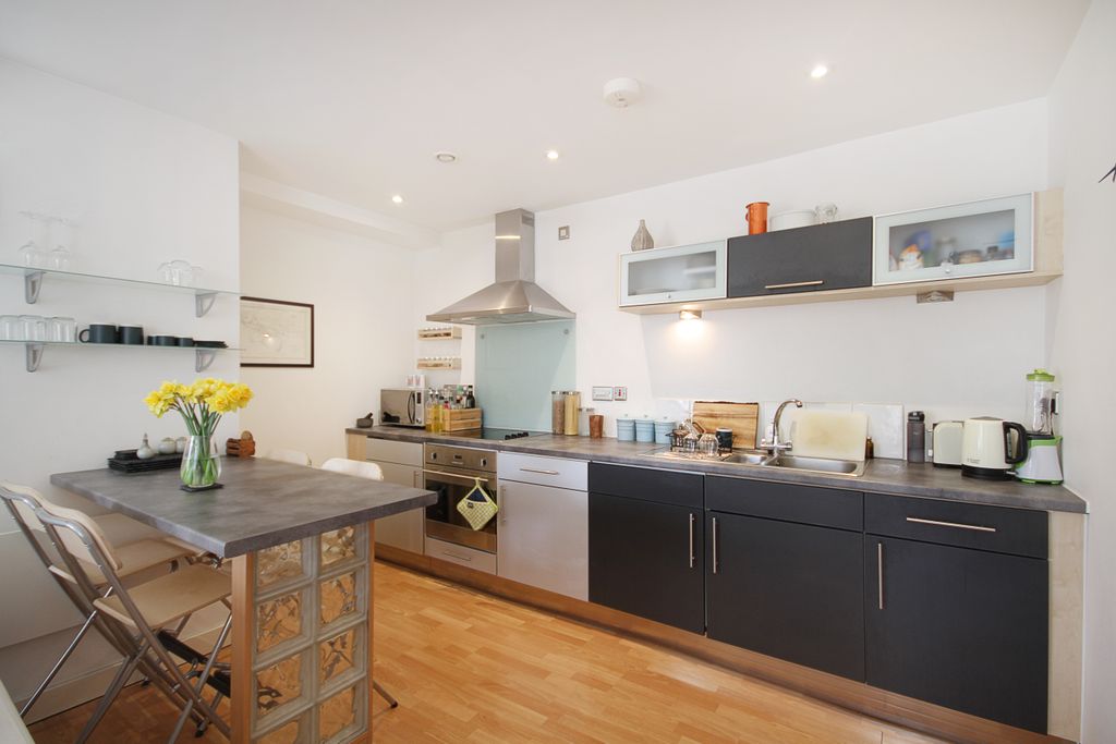 Property photo 3 of 5 Kitchen