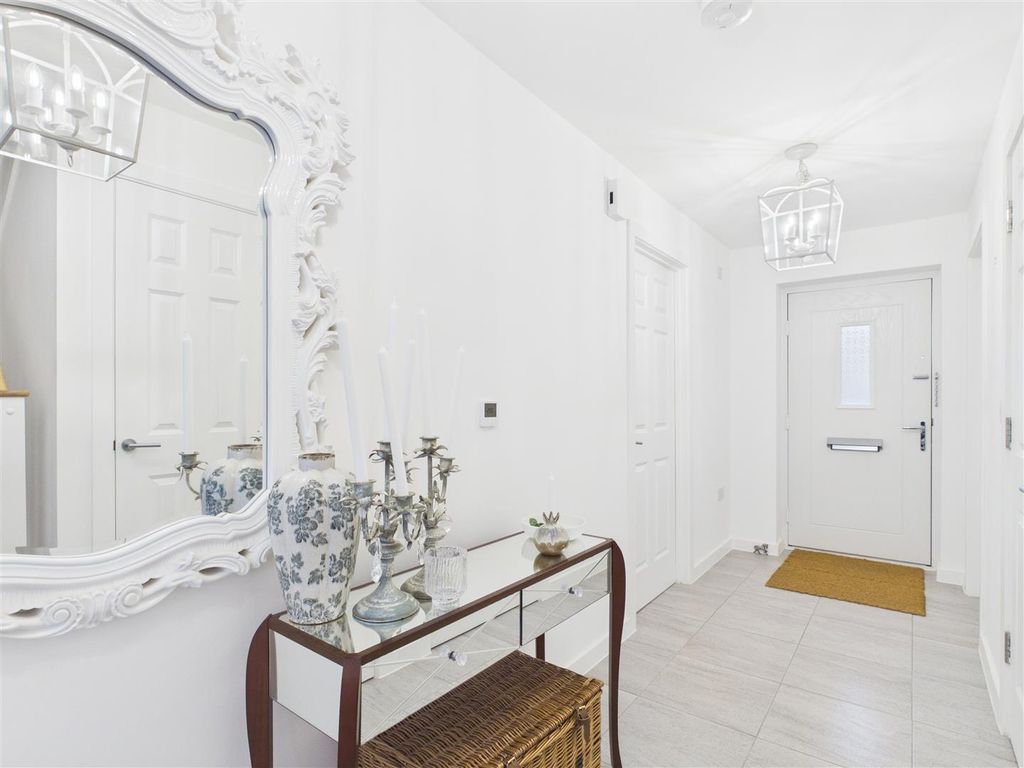 Property photo 3 of 34