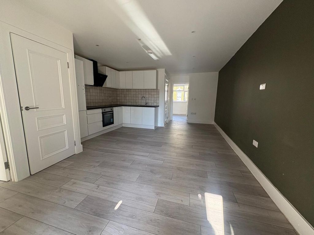 Property photo 1 of 6 Kitchen