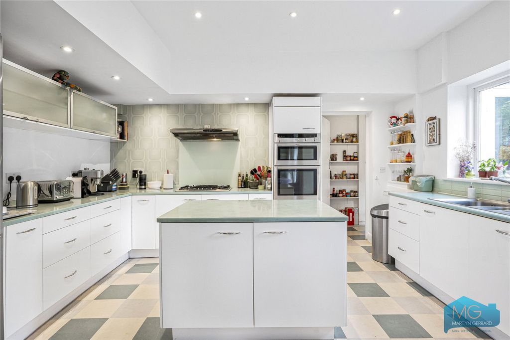 Property photo 3 of 33 Picture No. 14