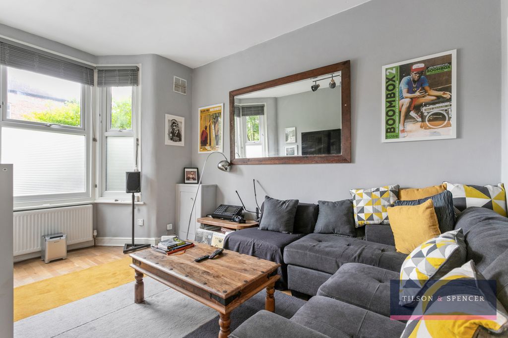 Property photo 3 of 12 1004202615_Tils_17A Pembury Road _N17 6Sr_013_Wm