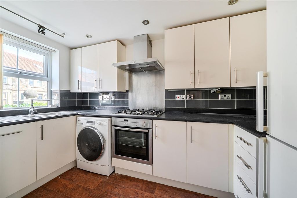 Property photo 2 of 17 Kitchen