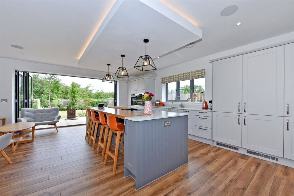 Property photo 3 of 15 Kitchen