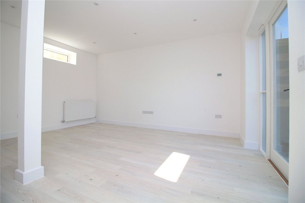 Property photo 2 of 10 Picture No. 02