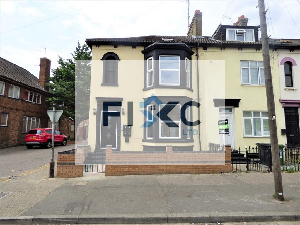 Property photo 1 of 8 2694-Pra11872-1-Raw