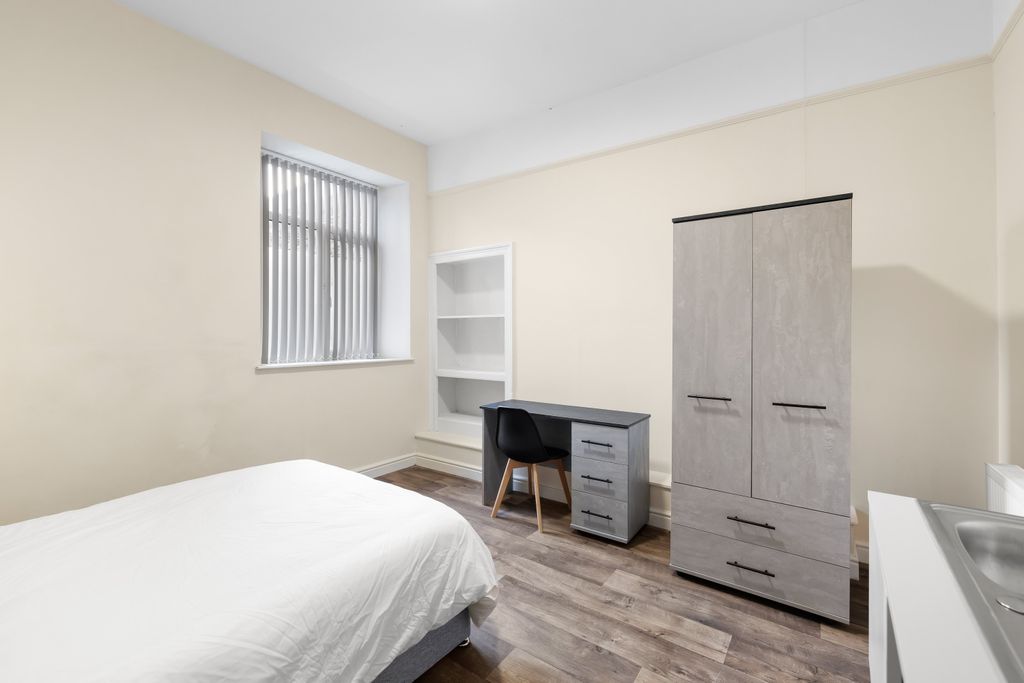 Property photo 1 of 7 0008