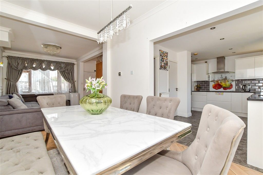 Property photo 3 of 11 Dining Area