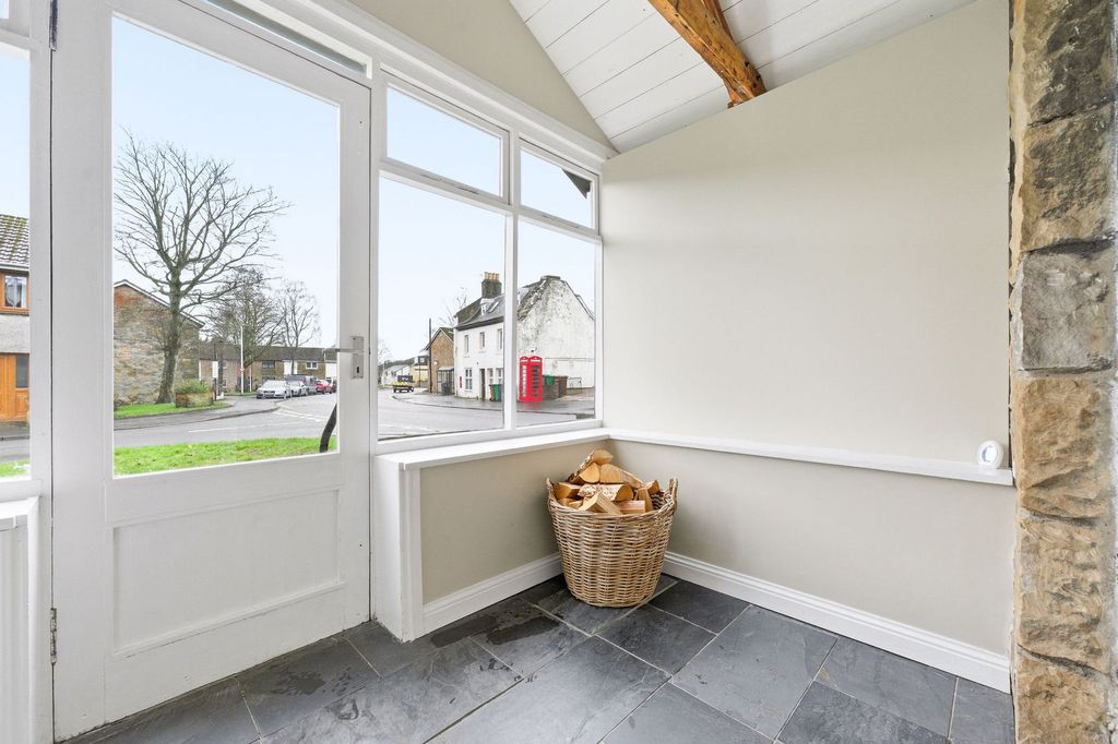 Property photo 2 of 29