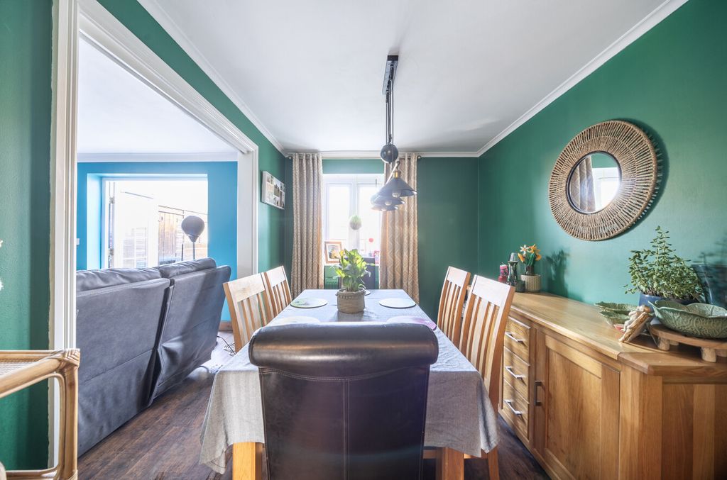 Property photo 3 of 16 1437971-15-69d61A...