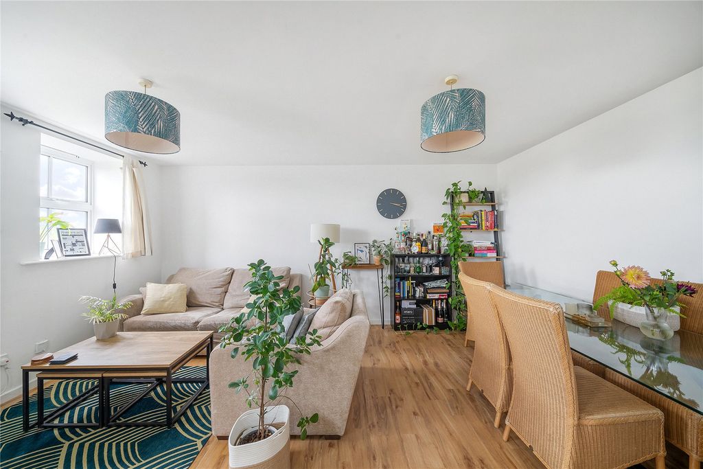 Property photo 3 of 14 Picture 3