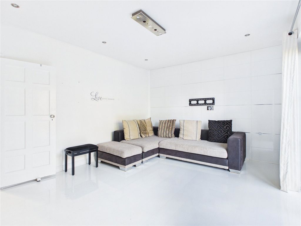 Property photo 3 of 26 Picture No. 06