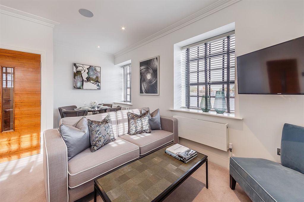 Property photo 2 of 26