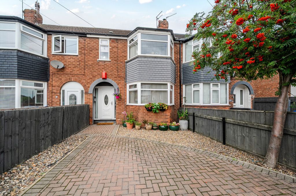Property photo 1 of 21 1326760-1-687E2F0...