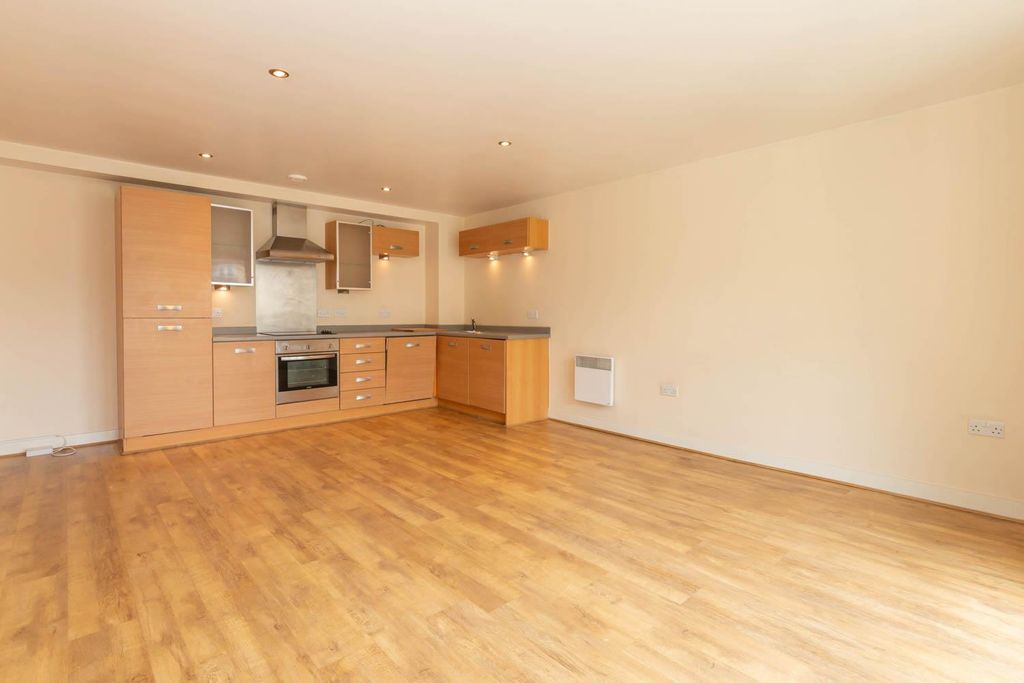 Property photo 3 of 9 Kitchen