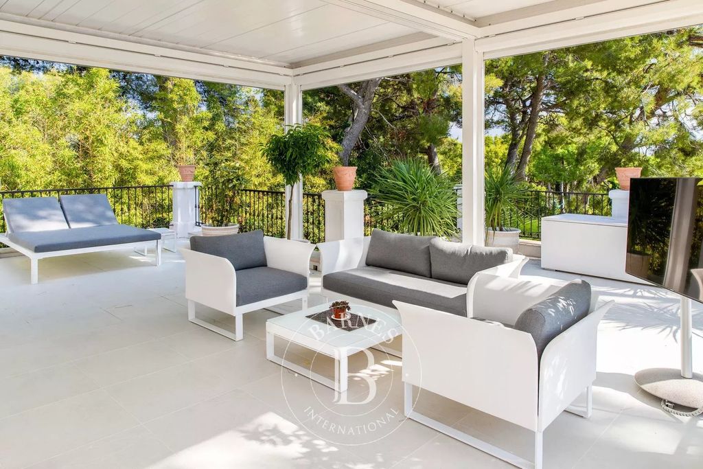 Property photo 2 of 31