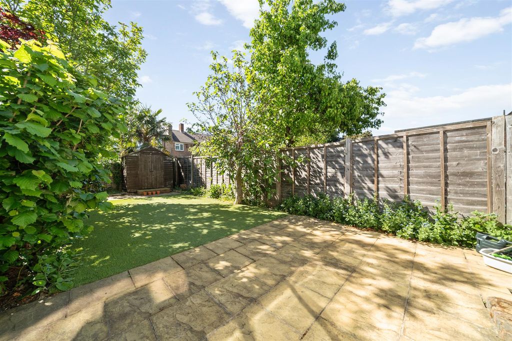 Property photo 3 of 12 Garden