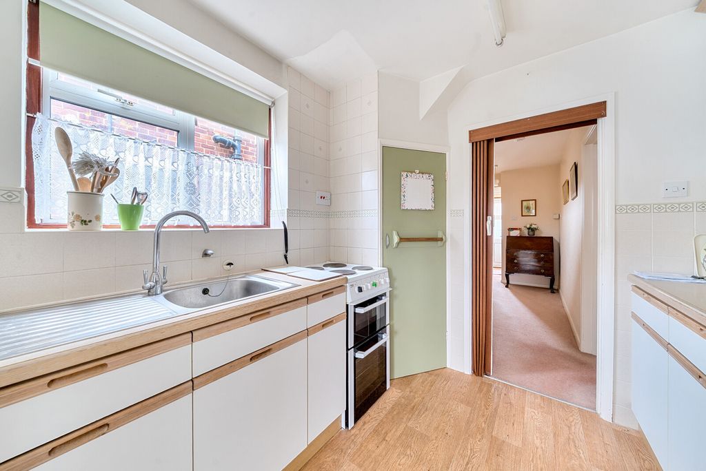 Property photo 2 of 14 1369565-13-68F0Bc...