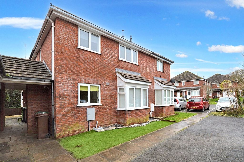 Property photo 1 of 12 Moorland Gardens