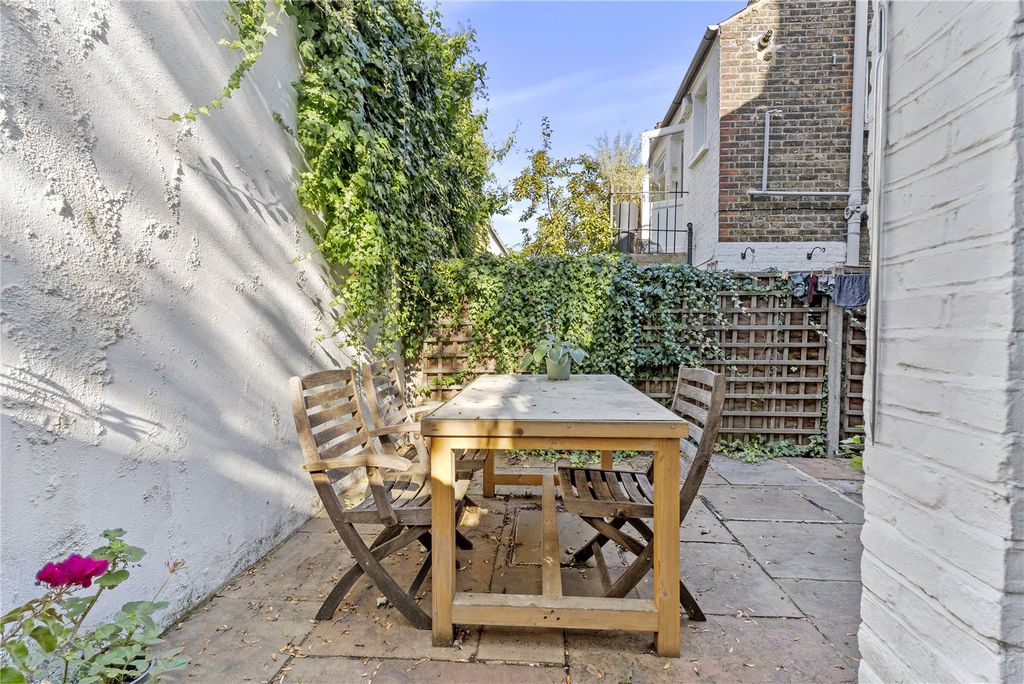 Property photo 2 of 11 Picture No. 12