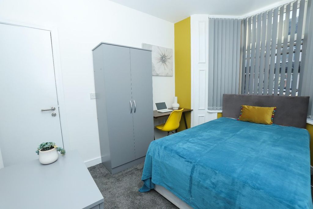 Property photo 3 of 27 9 Newlands #3.Jpg