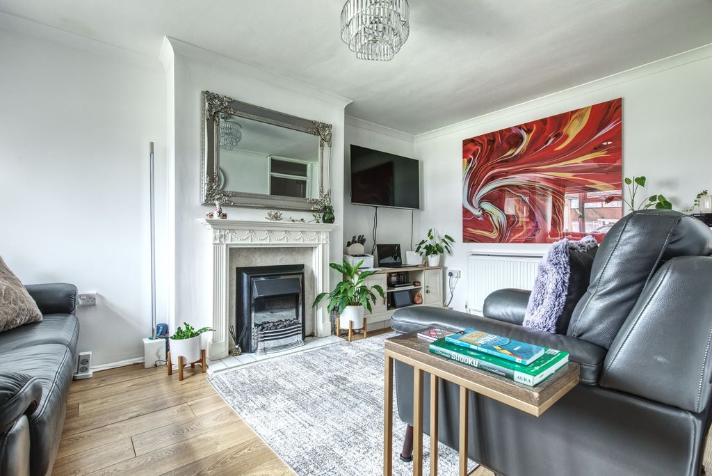 Property photo 3 of 9