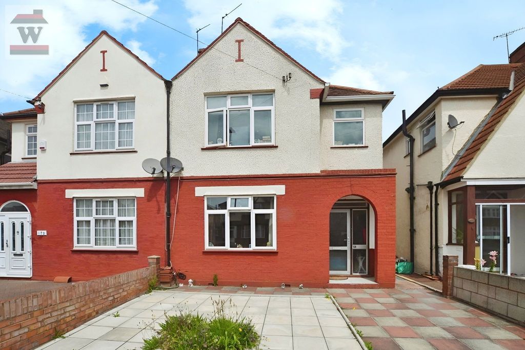 Property photo 1 of 9