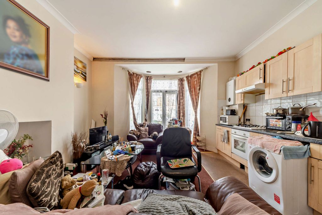 Property photo 3 of 18