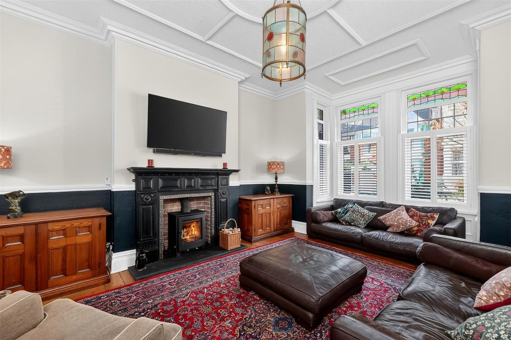 Property photo 2 of 26 Lounge