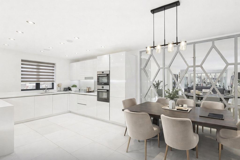 Property photo 3 of 11 Kitchen Dining