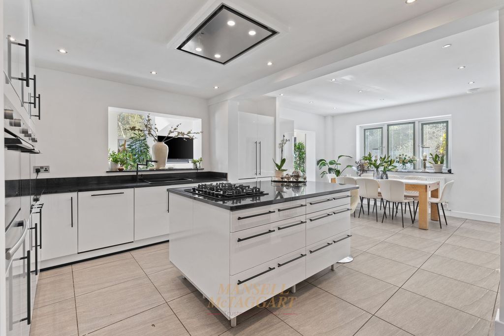 Property photo 1 of 40